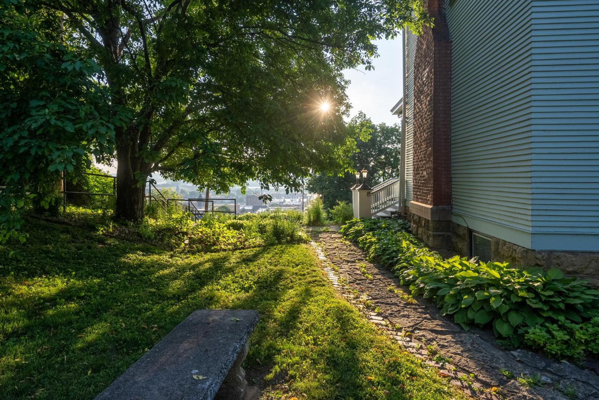 Dubuque'S Front Porch, Historic Charmer, Walk Downtown Exterior photo